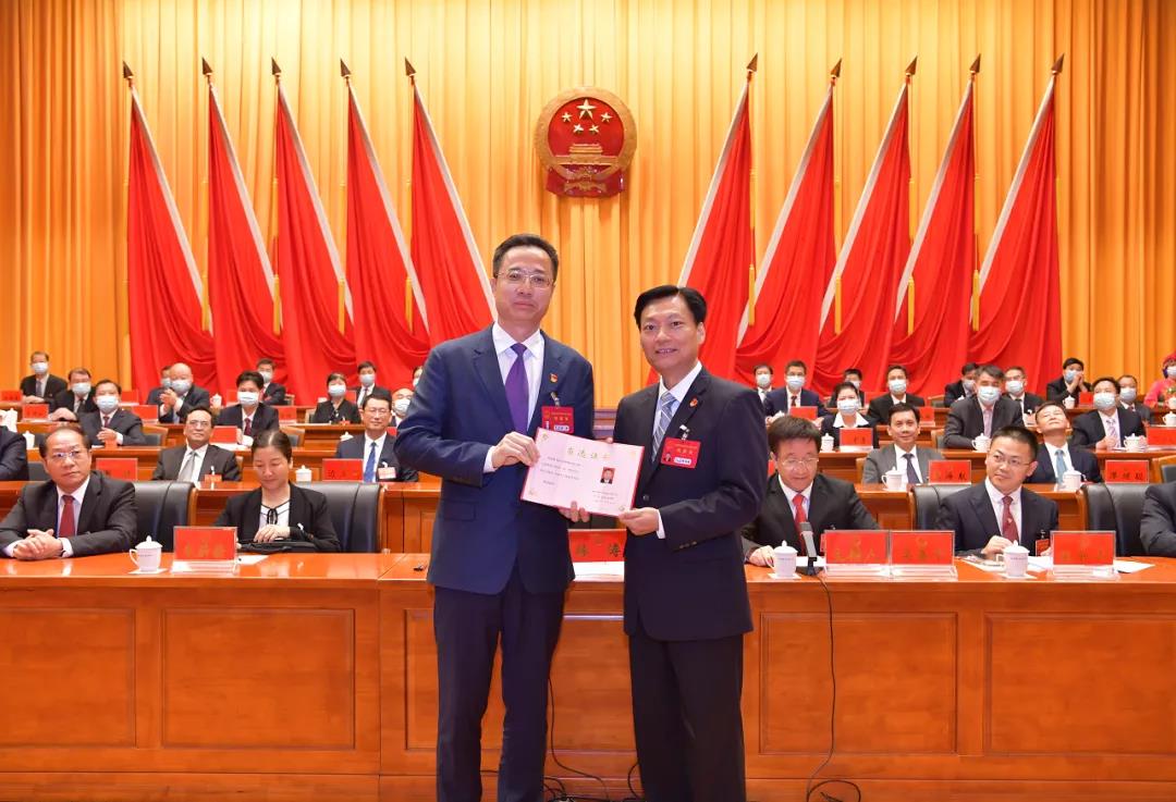 何国森当选河源市人民政府市长