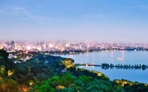 《一座城市,一席湖境》居山水间者为上,村居次之,郊居又次之