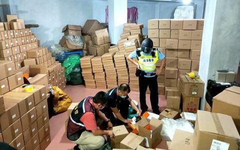 月饼也要傍上奢侈品牌?佛山南海一销售假月饼窝点被查封